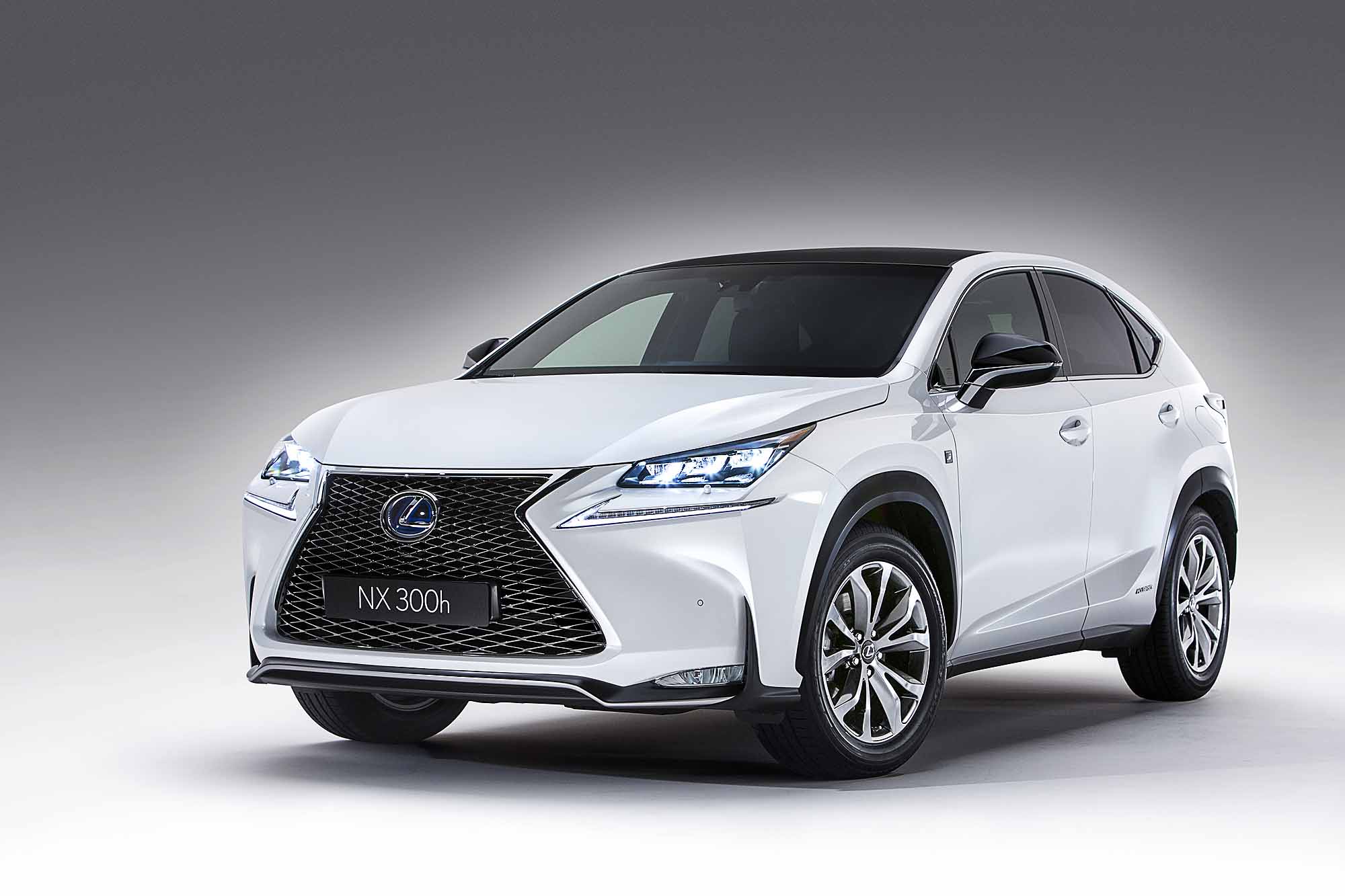 comparison-lexus-nx-300h-base-hybrid-vs-toyota-c-hr-hybrid-2017